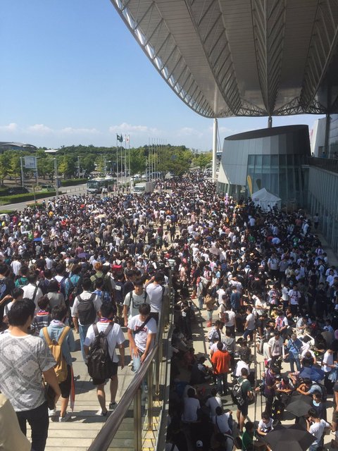 乃木坂46 18thシングル 逃げ水 全国握手会 握手会 物販の待機列がスゴイ長さにw 乃木坂46まとめ 乃木坂メモリーズ 乃木坂46 18thシングル 逃げ水 全国握手会 握手会 物販の待機列がスゴイ長さにw 乃木坂46まとめ 乃木坂メモリーズ