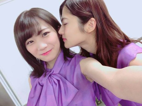 【乃木坂46】「秋元真夏×若月佑美」真夏の「ほっぺたの匂い」を嗅いでる若様の横顔も美しい・・・。