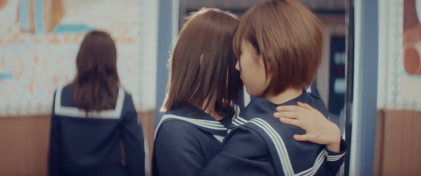 欅坂46 割れたスマホ Mvでの志田愛佳と渡邉理佐の抱き合う振付にファン歓喜 Gif動画あり ライブでも見たいな 欅って 何 欅坂46まとめ 欅坂46 割れたスマホ Mvでの志田愛佳と渡邉理佐の抱き合う振付にファン歓喜 Gif動画あり ライブでも見たいな 欅って 何 欅坂46まとめ