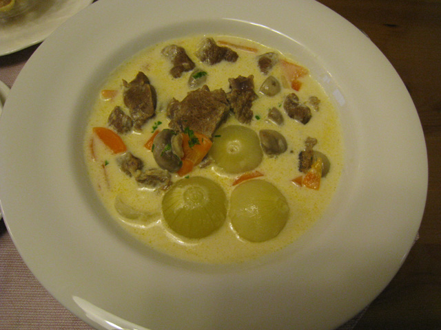 フランス家庭料理の定番中の定番 ブランケット ド ボー ピヨピヨひよこ豆