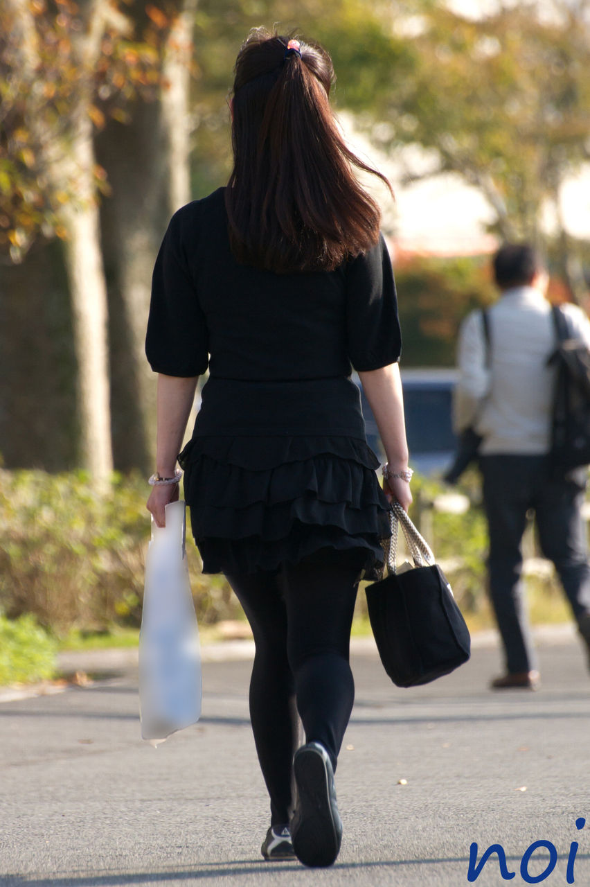 黒ワンピ 黒タイツなお姉さん Noiの街撮り日記
