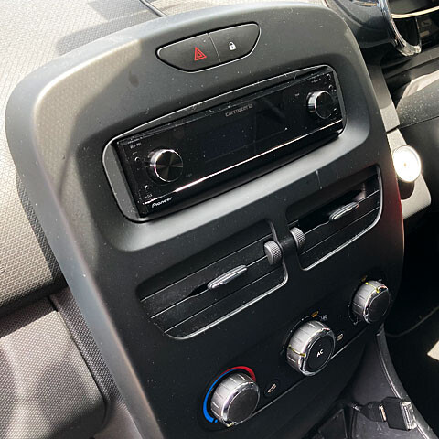 ルーテシア4 エアコン吹き出し口の折れたフラップを交換 Nojee Chips ルーテシア4 エアコン吹き出し口の折れたフラップを交換 Nojee Chips