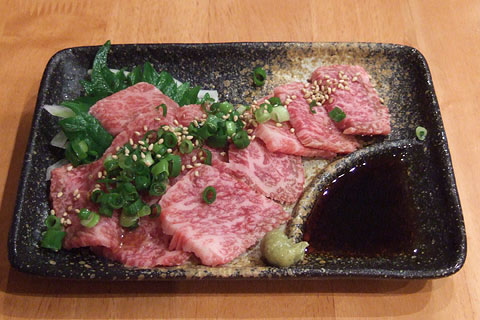 市楽 牛トロ刺し