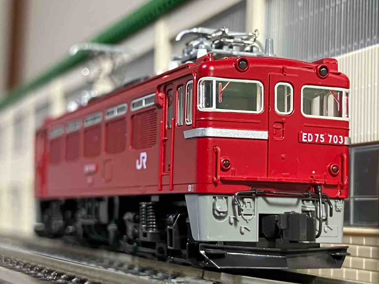 KATO ED75 700 JR仕様 / オリエントサルーン 入線 : 夏島鉄道