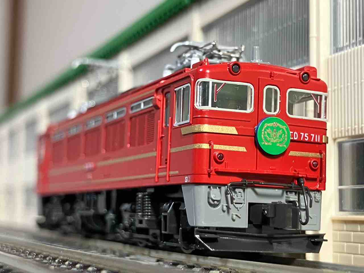 KATO ED75 700 JR仕様 / オリエントサルーン 入線 : 夏島鉄道