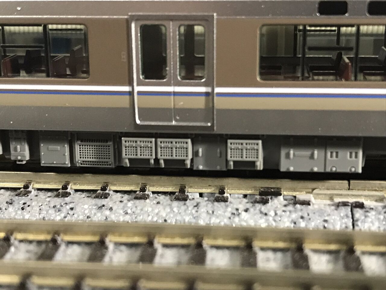 KATO 223系2000番台 新快速 入線 : 夏島鉄道