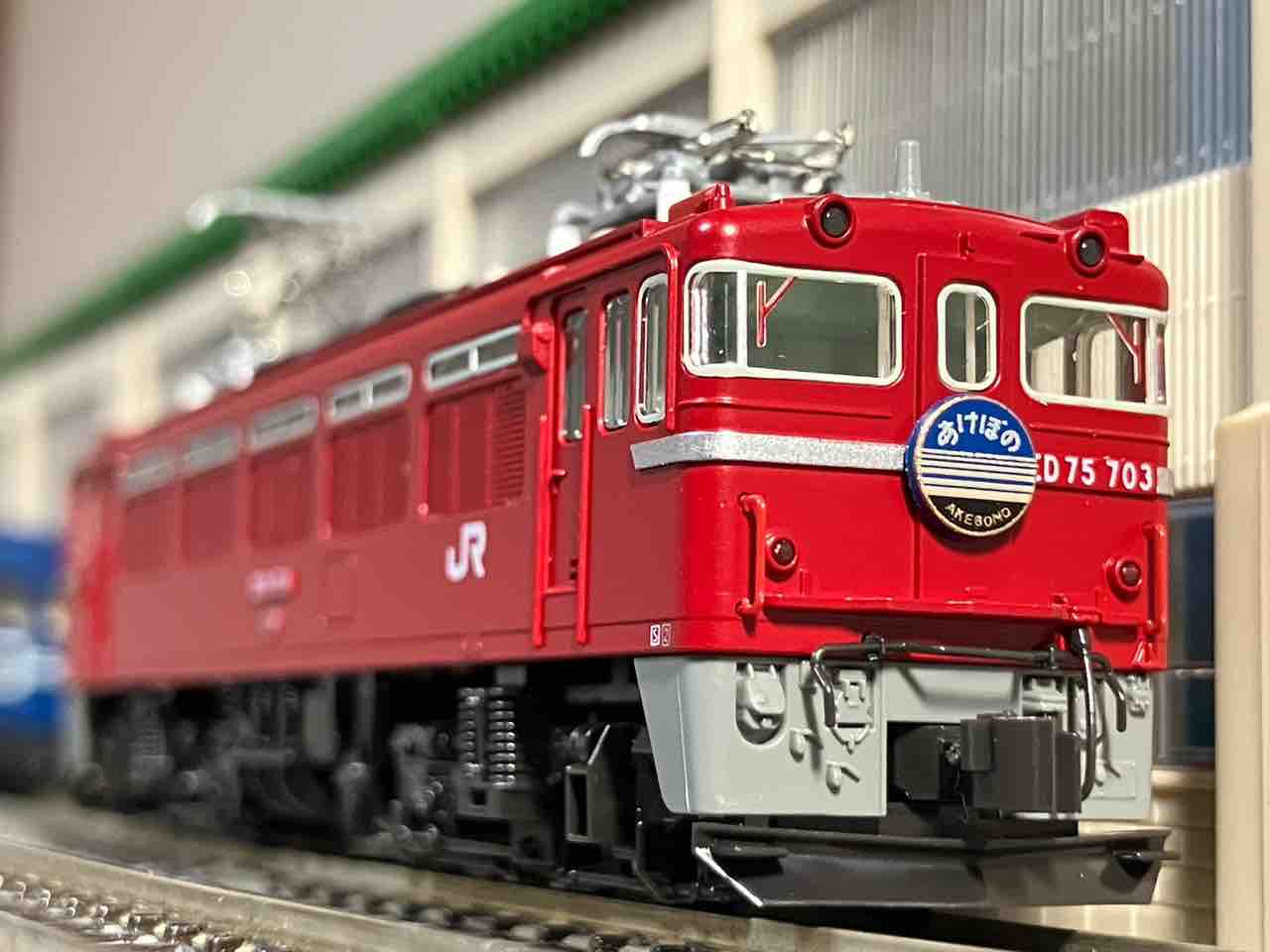KATO ED75 700 JR仕様 / オリエントサルーン 入線 : 夏島鉄道