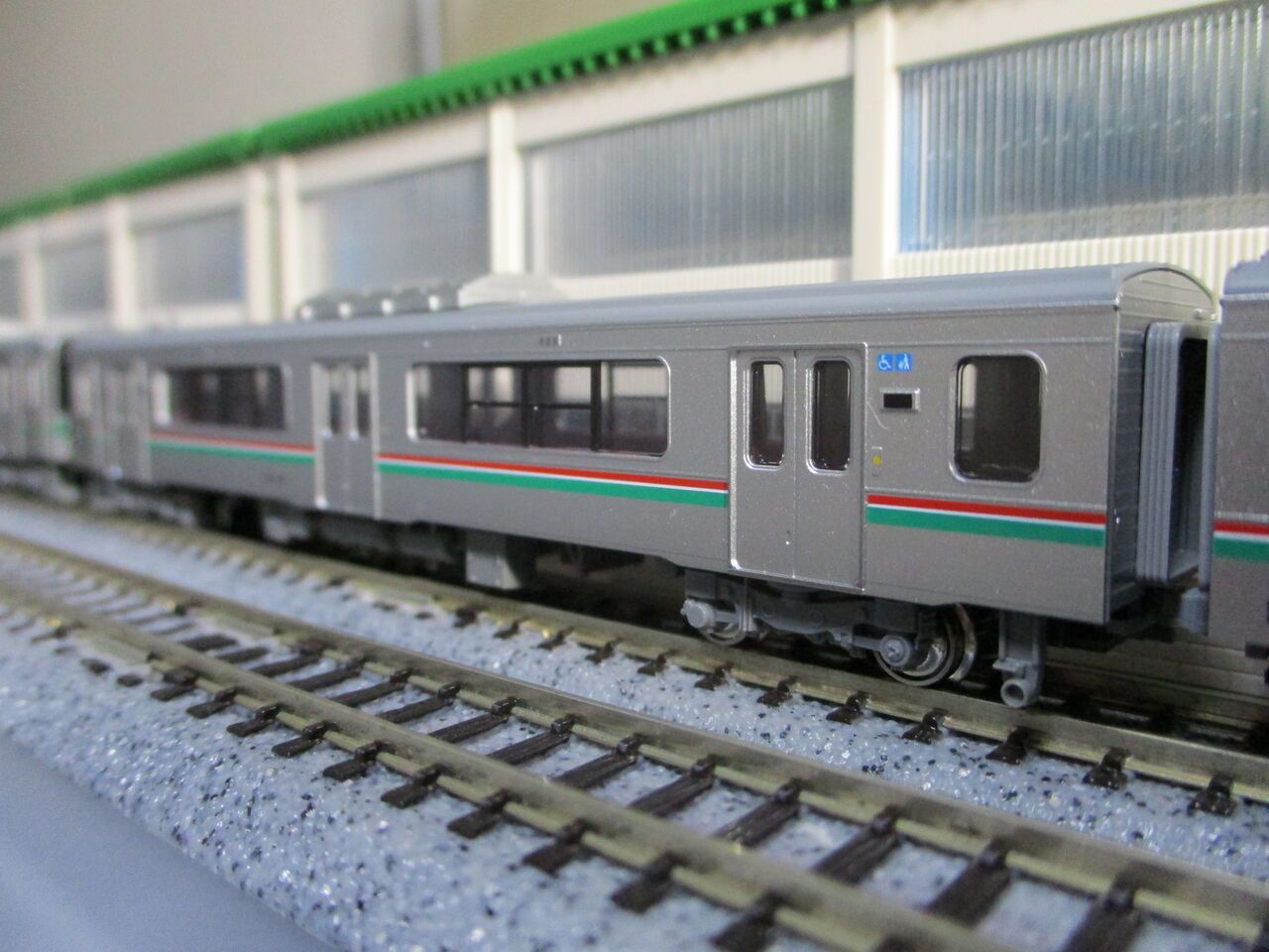 KATO 701系1000番台 仙台色 入線 : 夏島鉄道