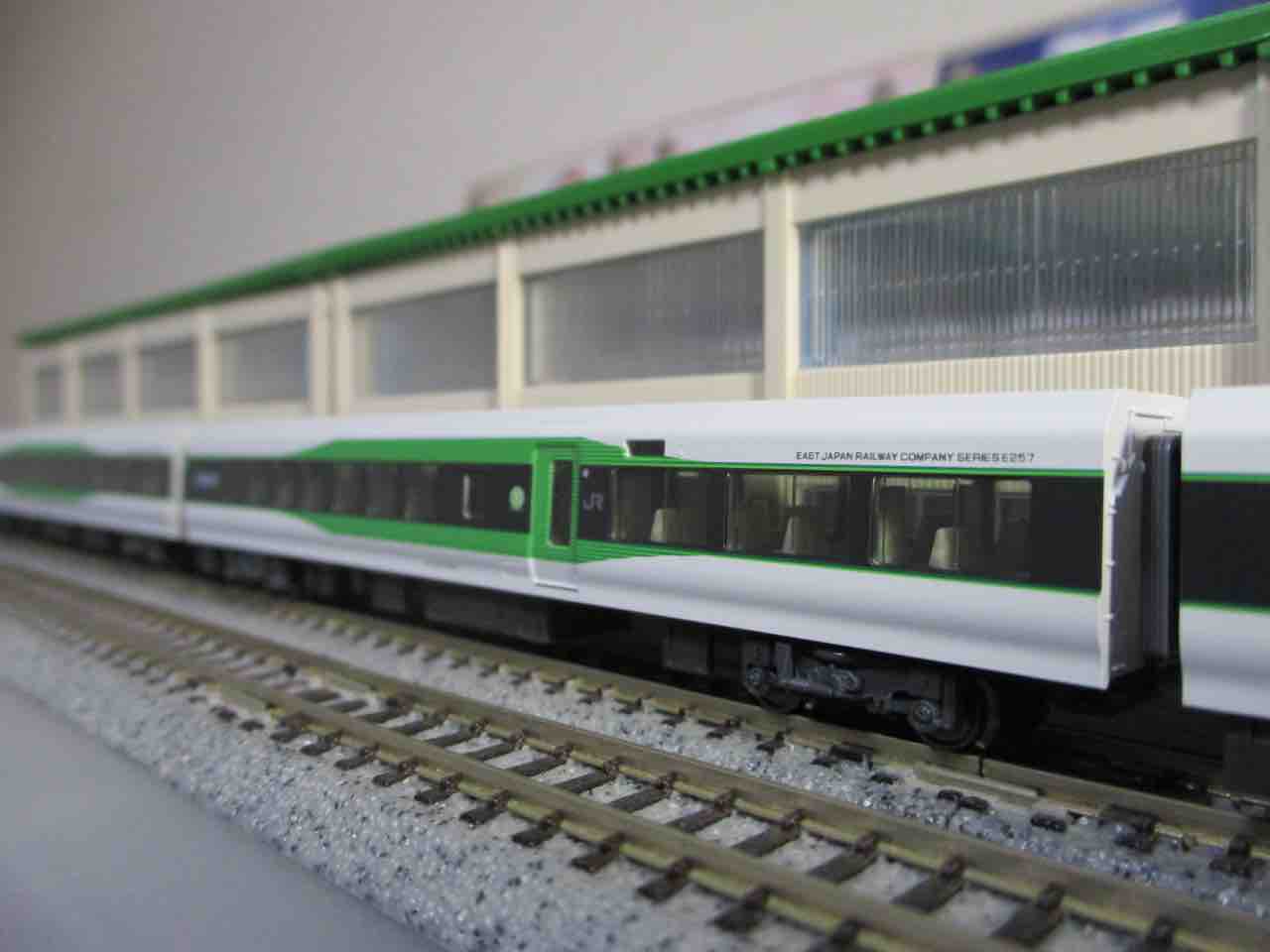 KATO E257系5000番台/5500番台 入線 : 夏島鉄道