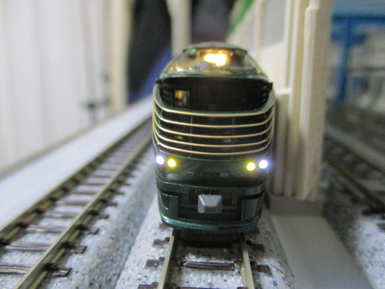 KATO 87系 Twilight Express 瑞風 入線 : 夏島鉄道 KATO 87系 Twilight Express 瑞風 入線 : 夏島鉄道
