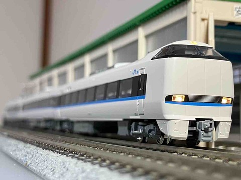 KATO 683系0番台 サンダーバード(リニューアル車) 3両付属編成 入線