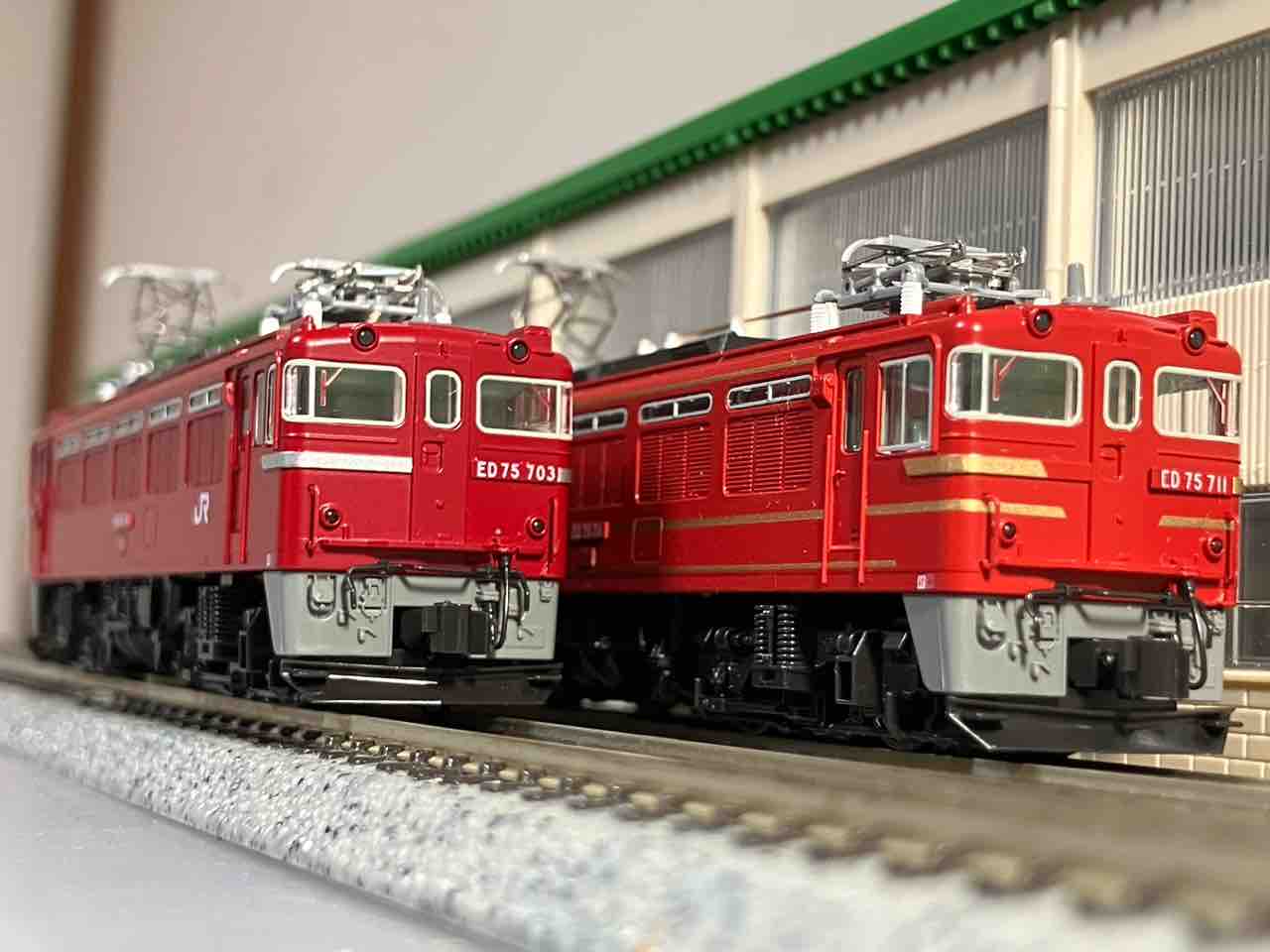 KATO ED75 700 JR仕様 / オリエントサルーン 入線 : 夏島鉄道