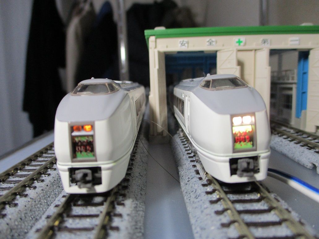 KATO 651系を弄る : 夏島鉄道