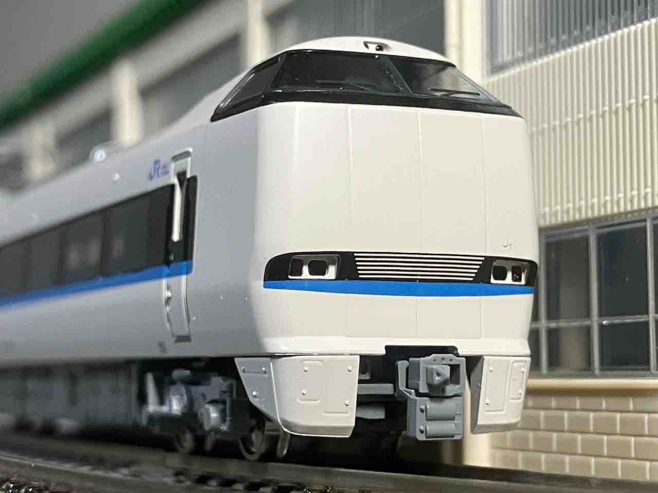 KATO 681系 / 683系4000番台 サンダーバード(リニューアル車) 入線