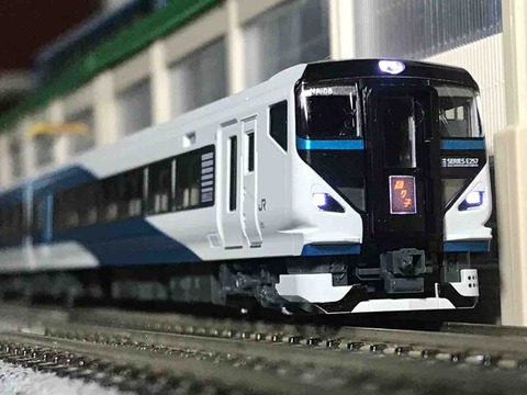 kato e257系2000番台 9a91c92b-s.jpg