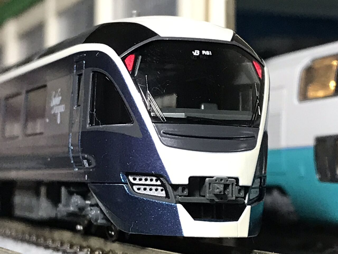 KATO E261系 サフィール踊り子 入線 : 夏島鉄道 KATO E261系 サフィール踊り子 入線 : 夏島鉄道