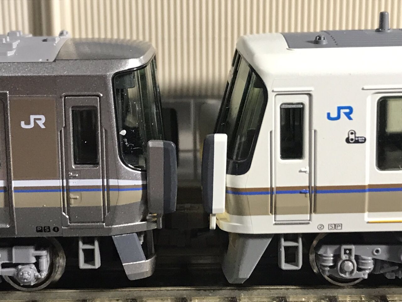 KATO 223系2000番台 新快速 入線 : 夏島鉄道