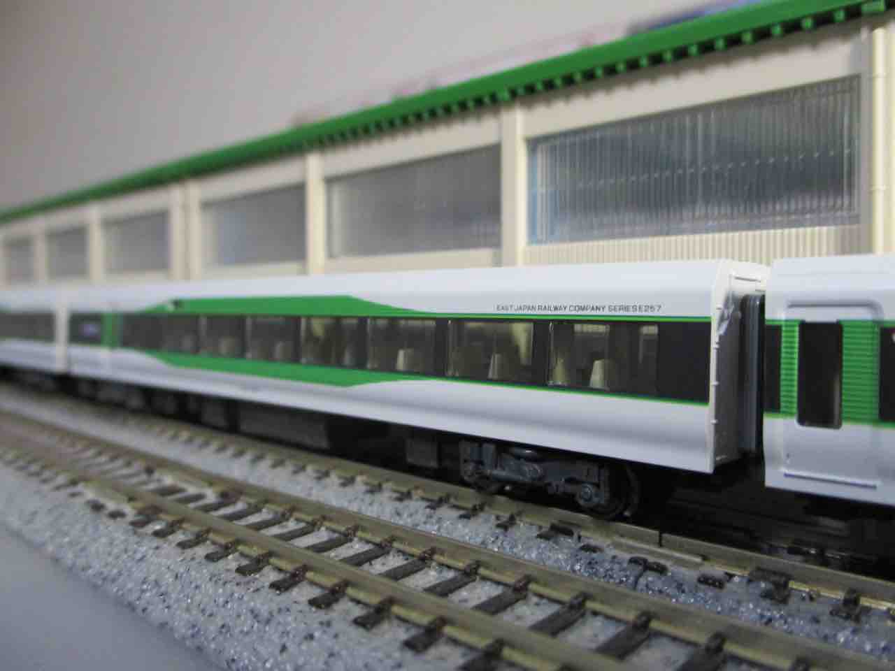 KATO E257系5000番台/5500番台 入線 : 夏島鉄道