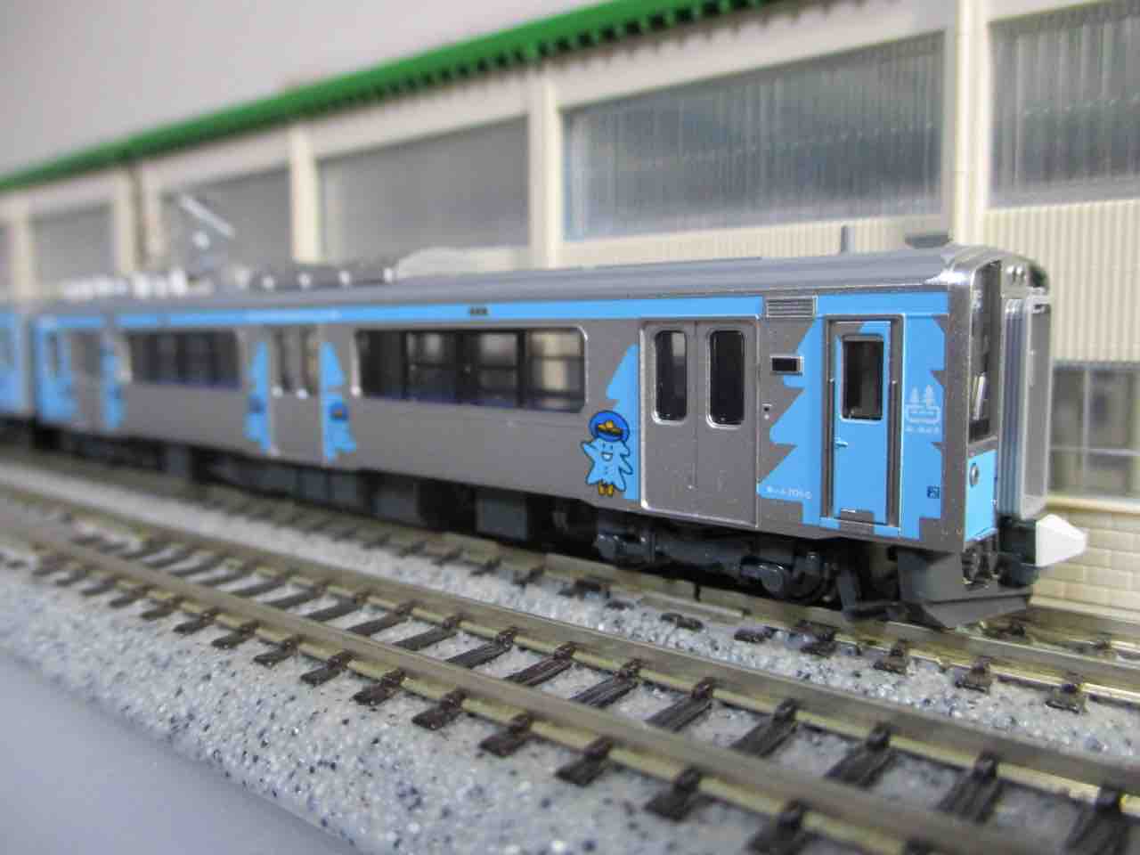 KATO 青い森701系 新ラッピング 入線 : 夏島鉄道