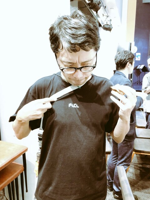com_BWF81vf