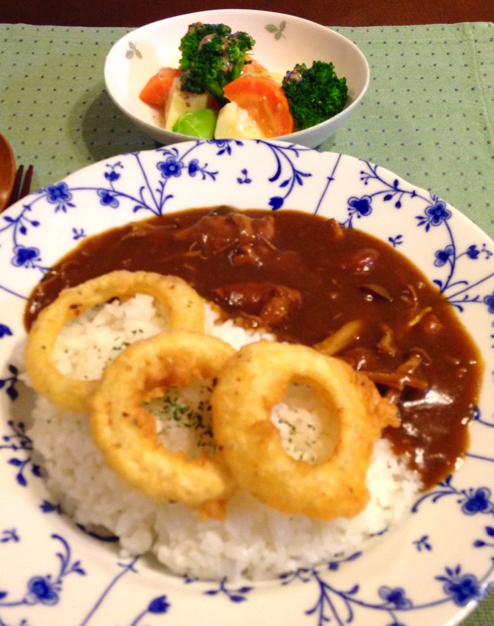 今日のカレートッピングは 天ぷら粉で作る 簡単オニオンリング Noleの もぐもぐ日記