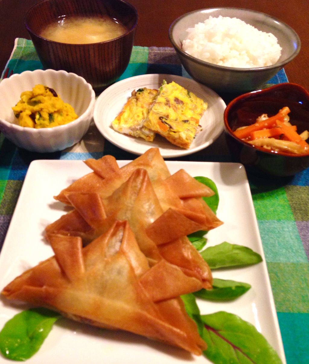 クックパッドで見たアイディアを参考に 子どもの日にちなんで 兜型春巻き 作ってみました ᴗ و Noleの もぐもぐ日記 クックパッドで見たアイディアを参考に 子どもの日にちなんで 兜型春巻き 作ってみました ᴗ و Noleの もぐもぐ日記