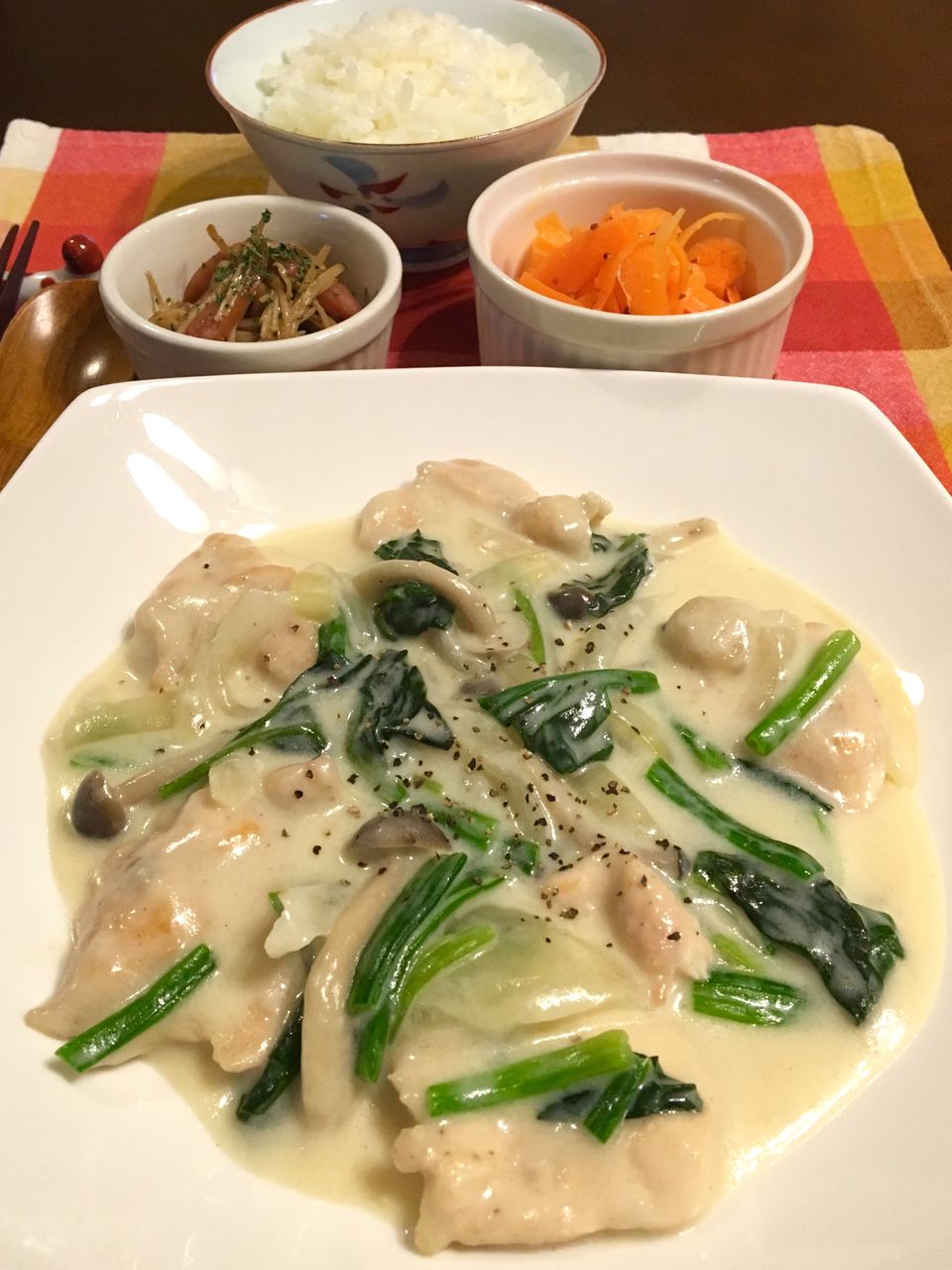 簡単レンチンホワイトソースで 鶏胸肉とほうれん草のクリーム煮 Noleの もぐもぐ日記