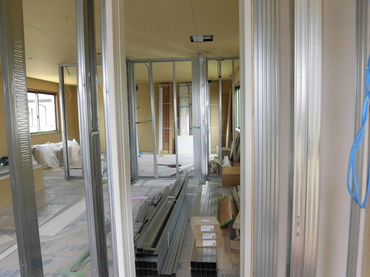大工工事編 着工60日目 5 6 間仕切りメタル下地登場 はじめての家づくり 家建てたエイ