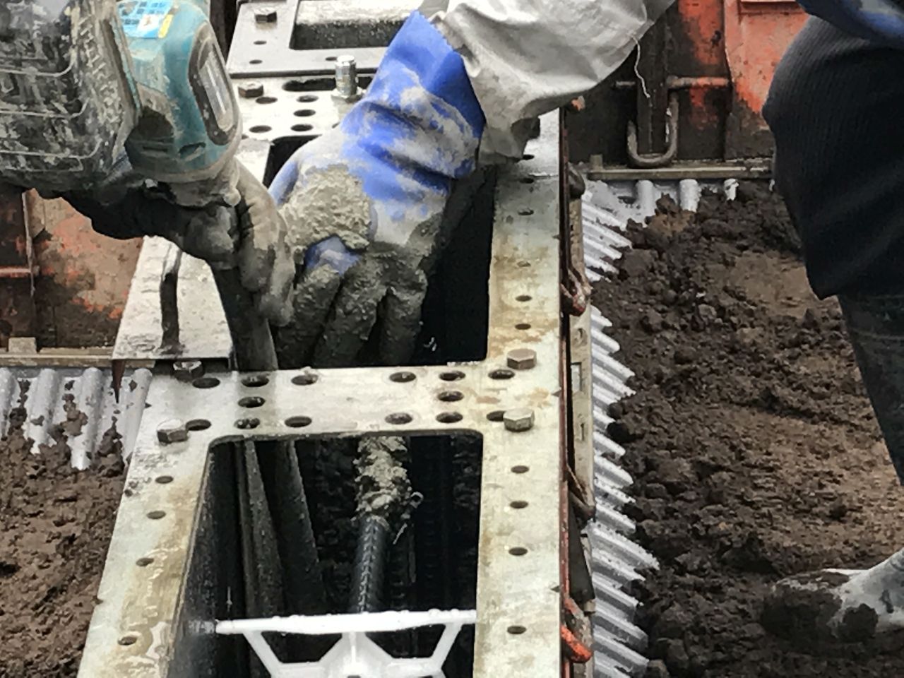 基礎工事編 着工7日目 コンクリート打設 はじめての家づくり 家建てたエイ 基礎工事編 着工7日目 コンクリート打設 はじめての家づくり 家建てたエイ