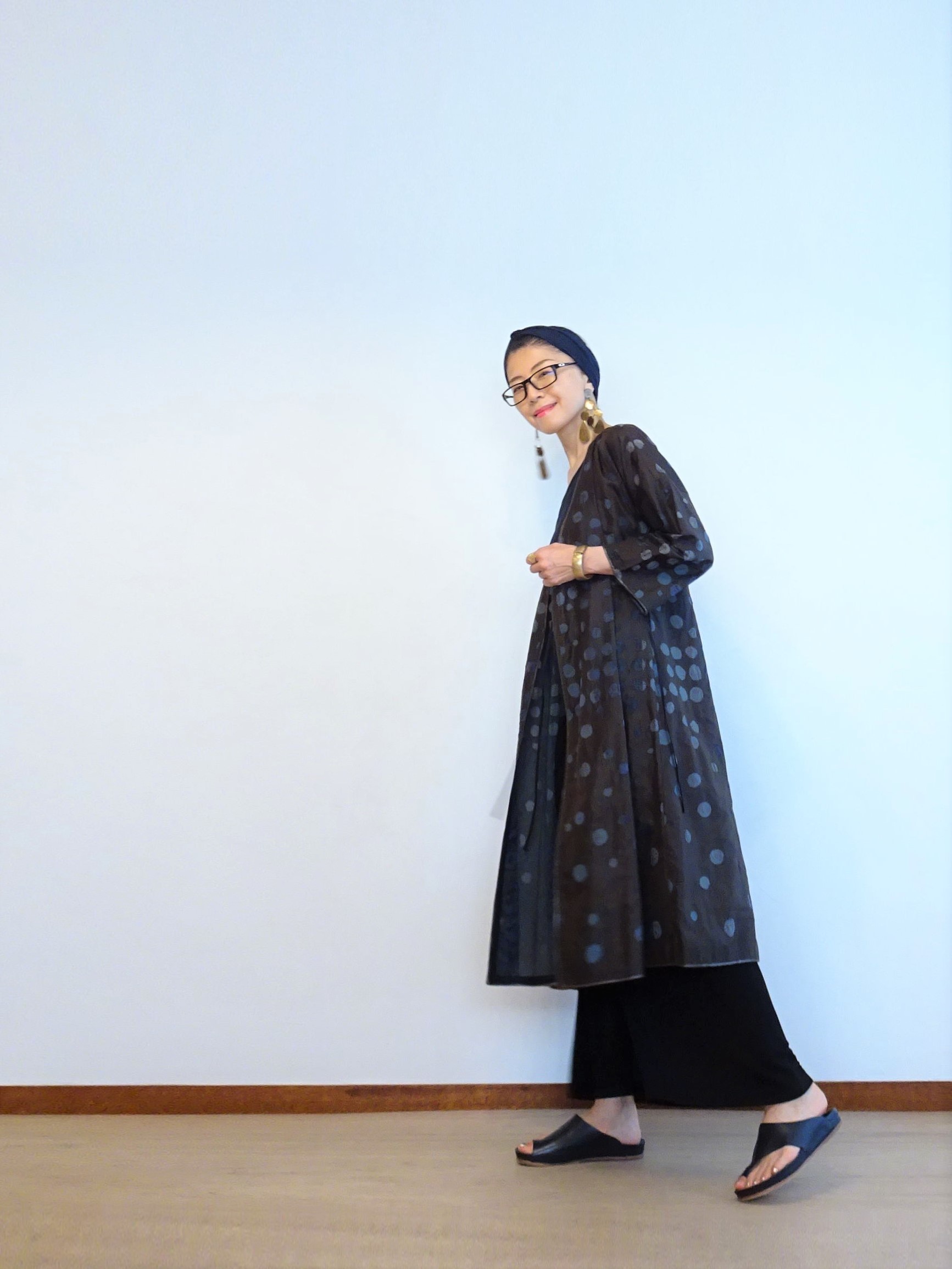 リサイクルでリユースの藍染カシュクールワンピースをタンクトップの上に羽織る na２eye 旧