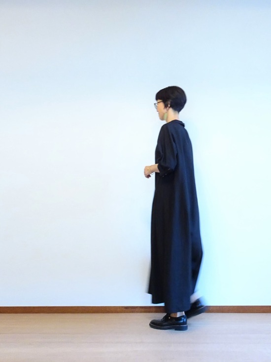 黒いリネンワンピース& metsä バッグ(5)