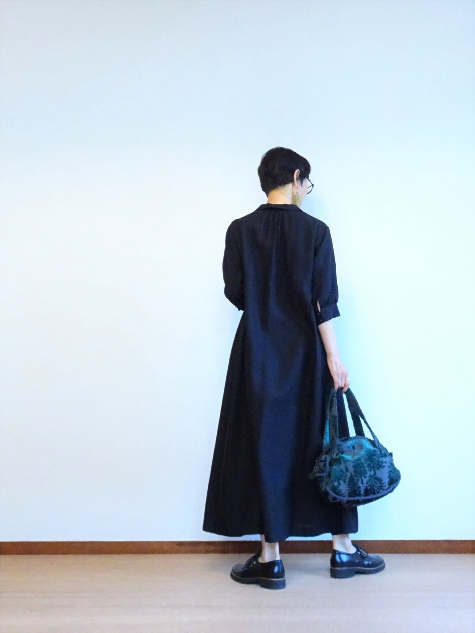 黒いリネンのワンピース Metsa バッグ Na２eye 旧