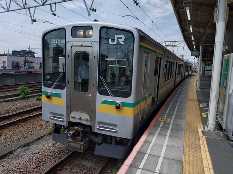 【南武支線E127系およそ3か月ぶりに運用復帰・E127系2編成ともに南武支線運用に充当】南武線1・2番線ではスマートホームドアが設置済みで今後南武線はワンマン運転実施へ