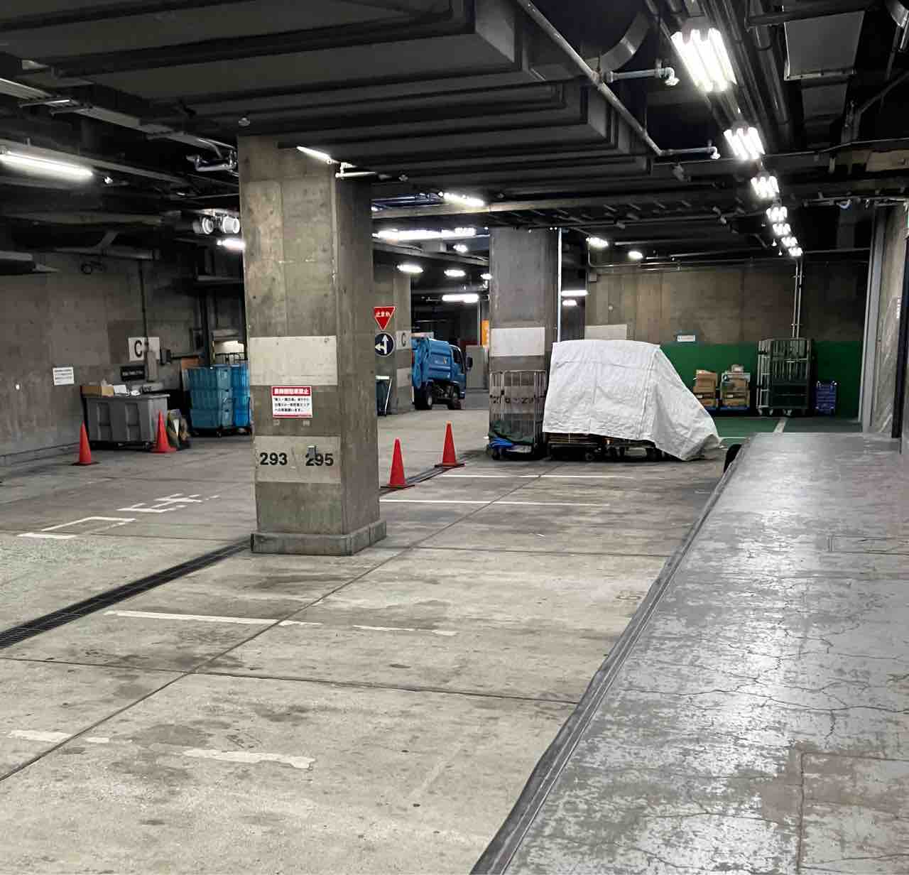 新宿 センタービル 駐 車場