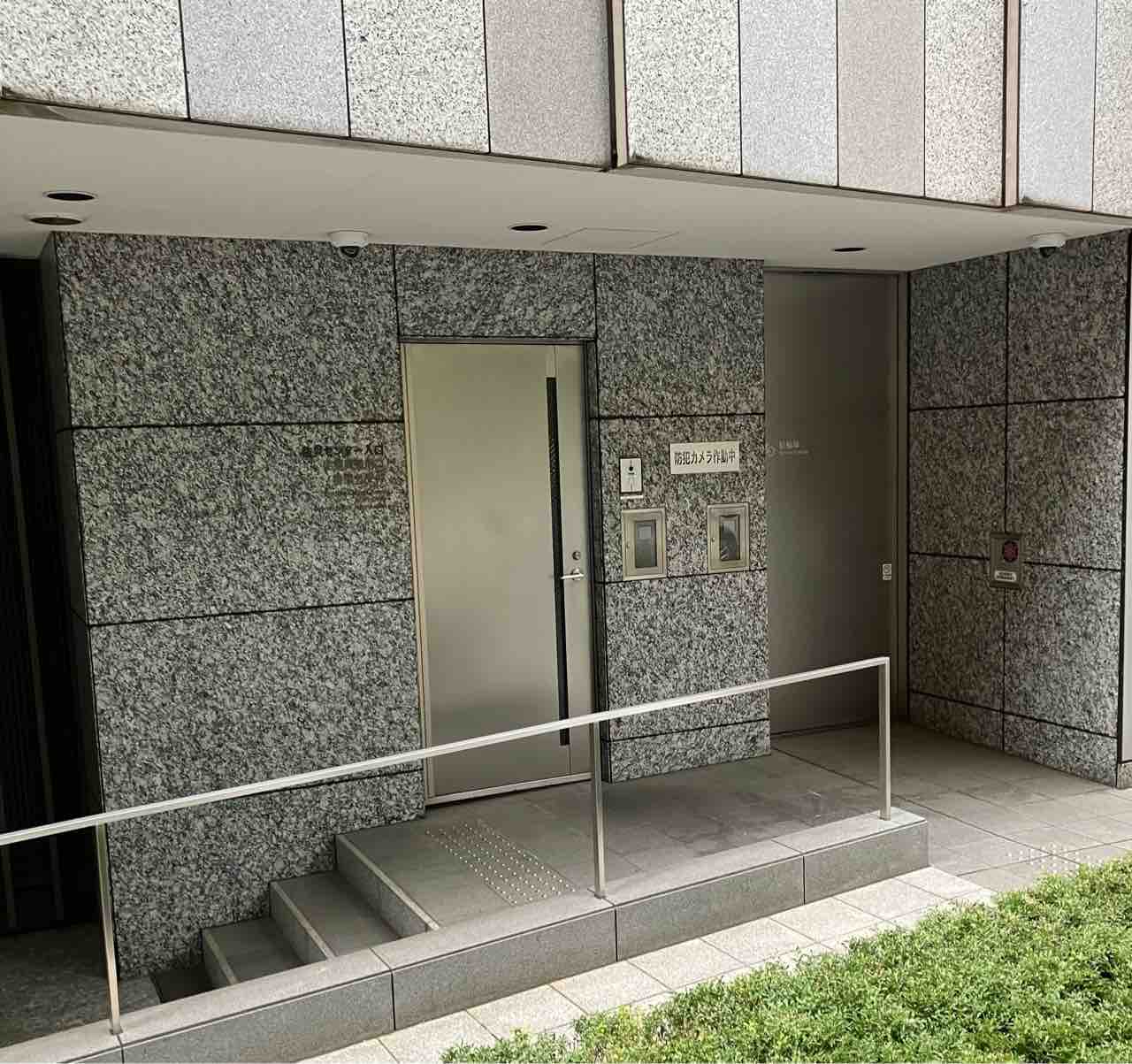 従業員通用口 : 搬入せよ