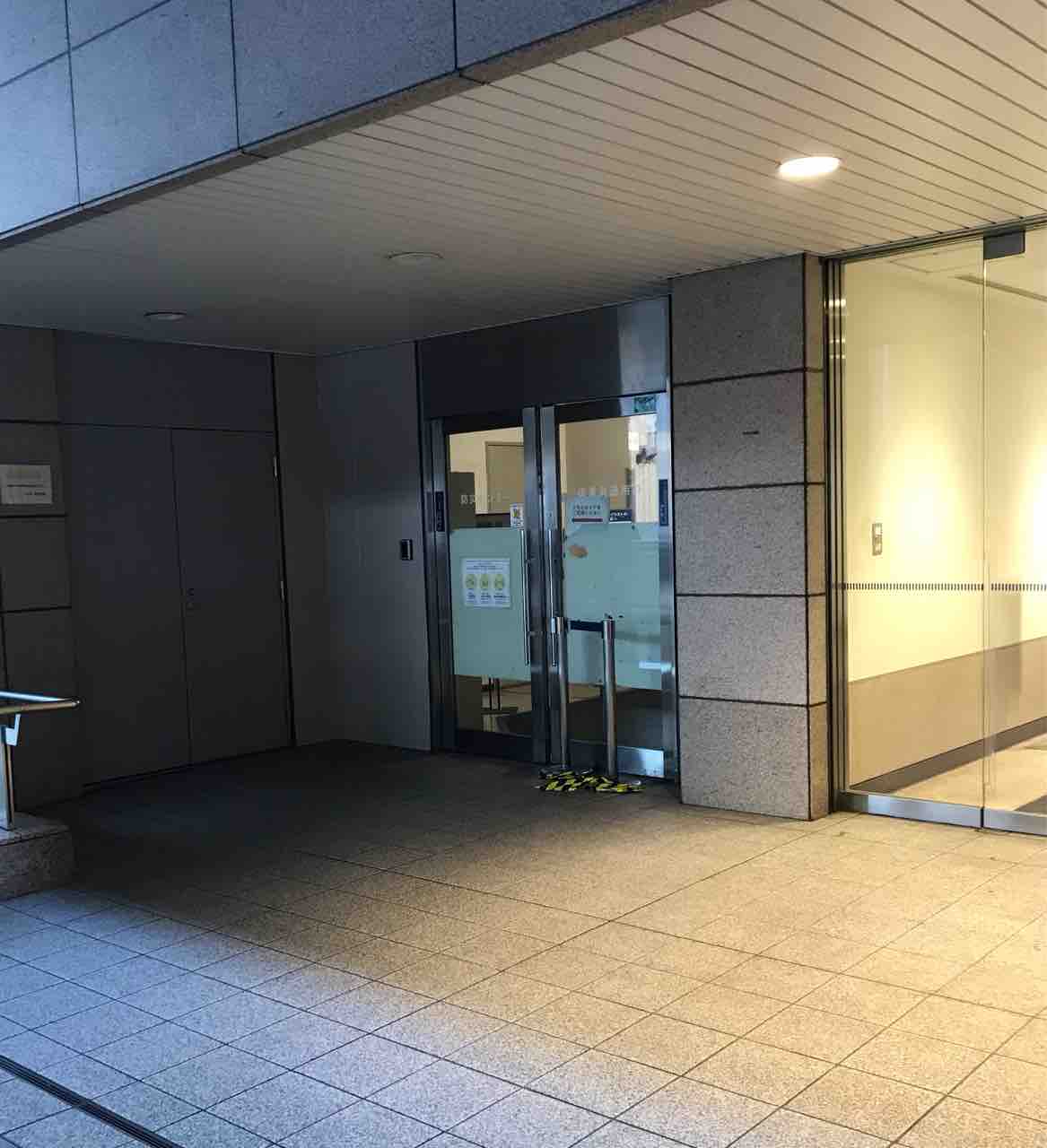 商業施設 立川伊勢丹 搬入せよ