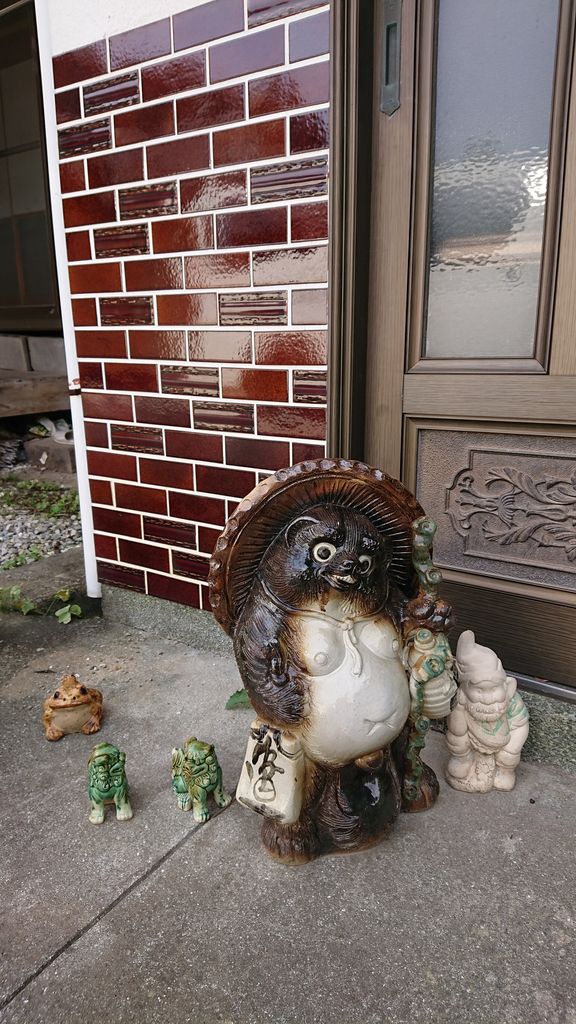 DSCPDC_0003_BURST20190609082752225_COVER