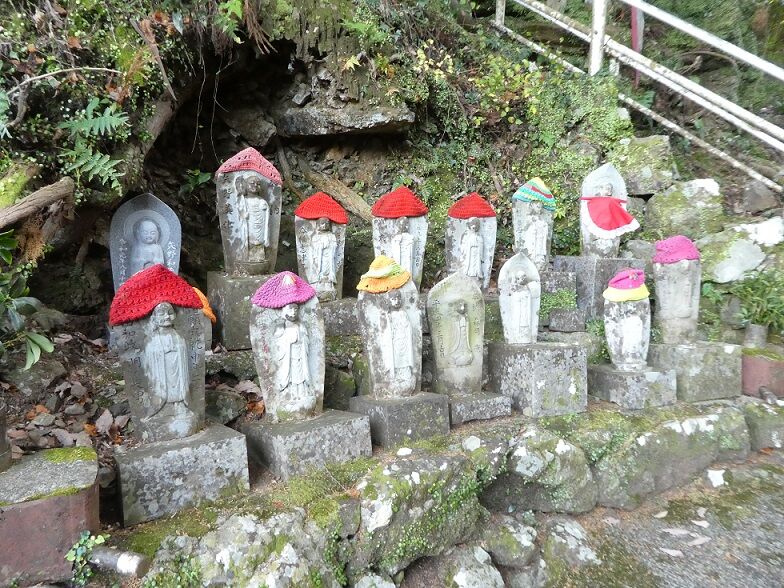 穴地蔵（岩屋地蔵） : 高知のんのんお散歩