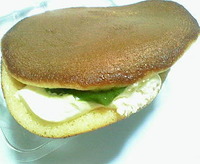 宇治抹茶とみるくのもっちりとした生どら焼き(ローソン)