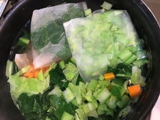 ストック 離乳食2週目の野菜ストックと野菜出汁ストック 大人のスープと同時調理の技 のんすけ おちびのおいしいくらし 離乳食 幼児食 ストック 離乳食2週目の野菜ストックと野菜出汁ストック 大人のスープと同時調理の技 のんすけ おちびのおいしいくらし 離乳食 幼児食