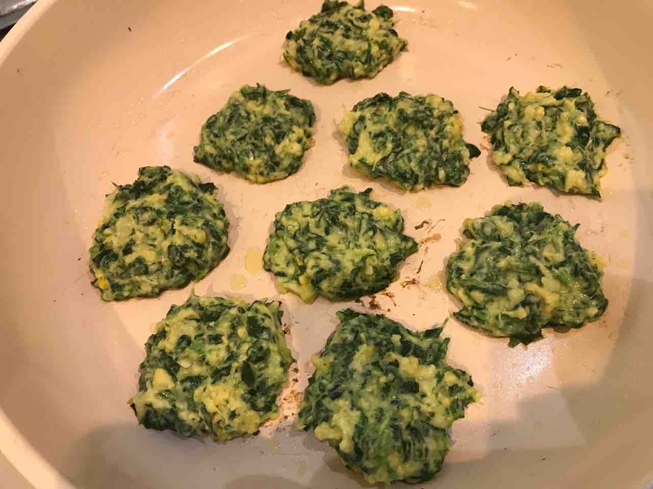 レシピ カミカミ期 ほうれん草とカリフラワーの米粉おやき のんすけ おちびのおいしいくらし 離乳食 幼児食 レシピ カミカミ期 ほうれん草とカリフラワーの米粉おやき のんすけ おちびのおいしいくらし 離乳食 幼児食