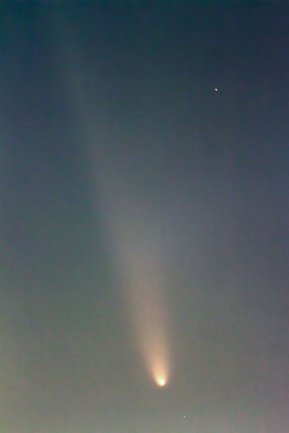 紫金山アトラス彗星10月13日18時44分400mm のコピー