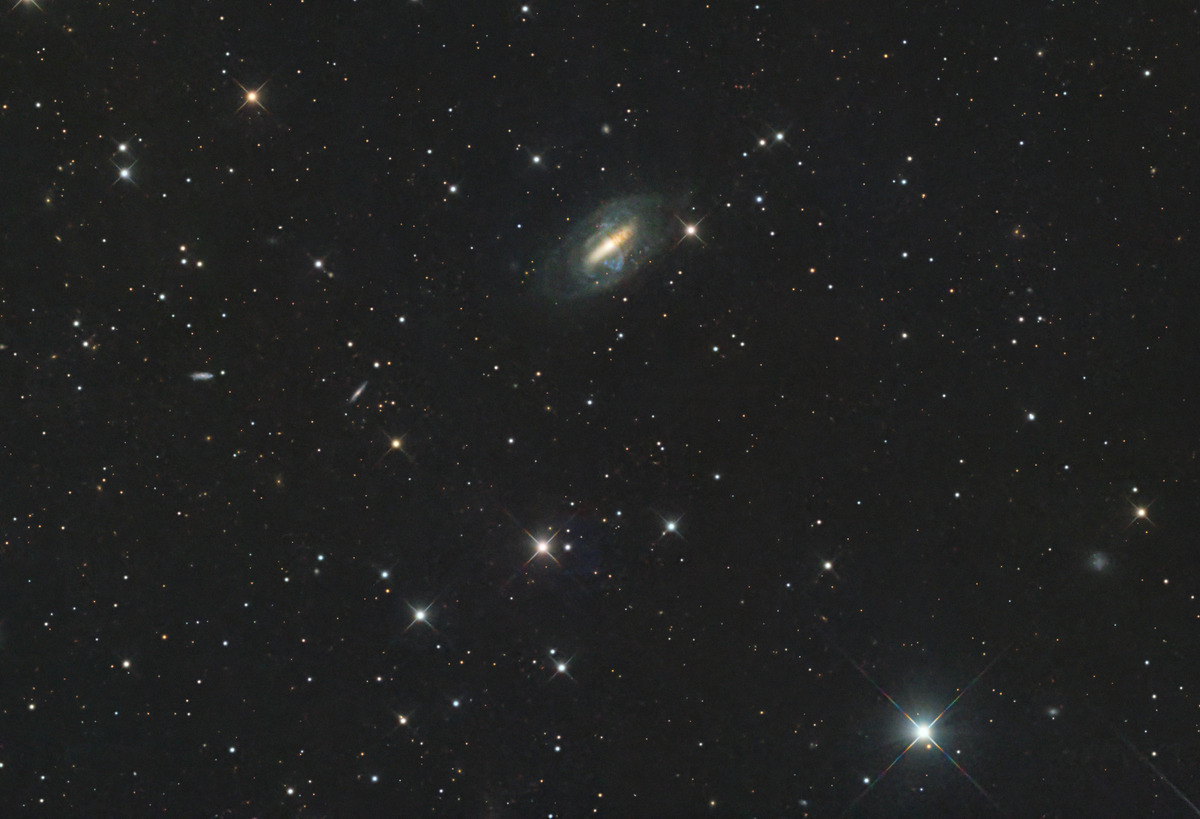 ngc2685 LRGB_CT_PSカブリ補正2 APS-C CROP2 5500
