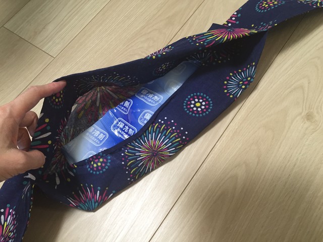 小学校の家庭科レベル 100円手ぬぐいと保冷剤で簡単ネッククーラーが出来た 作り方つき のんびりシンプルライフ Non Troppo 小学校の家庭科レベル 100円手ぬぐいと保冷剤で簡単ネッククーラーが出来た 作り方つき のんびりシンプルライフ Non Troppo