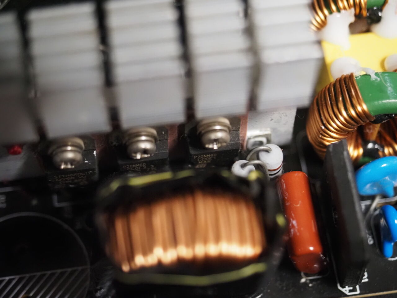 動物電源 KEIAN Elephant-MAX GOLD 1000W KT-AP1000-AKG の腑分け/分解