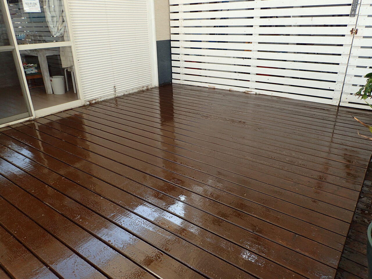 西川名だよりデッキの防腐剤塗り 西川名だよりデッキの防腐剤塗り