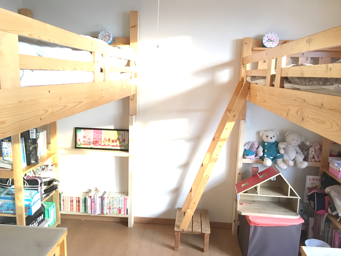 子供部屋インテリア 姉妹で一部屋 二階建てベッドに机を設置しました ノープラン生活 子供部屋インテリア 姉妹で一部屋 二階建てベッドに机を設置しました ノープラン生活