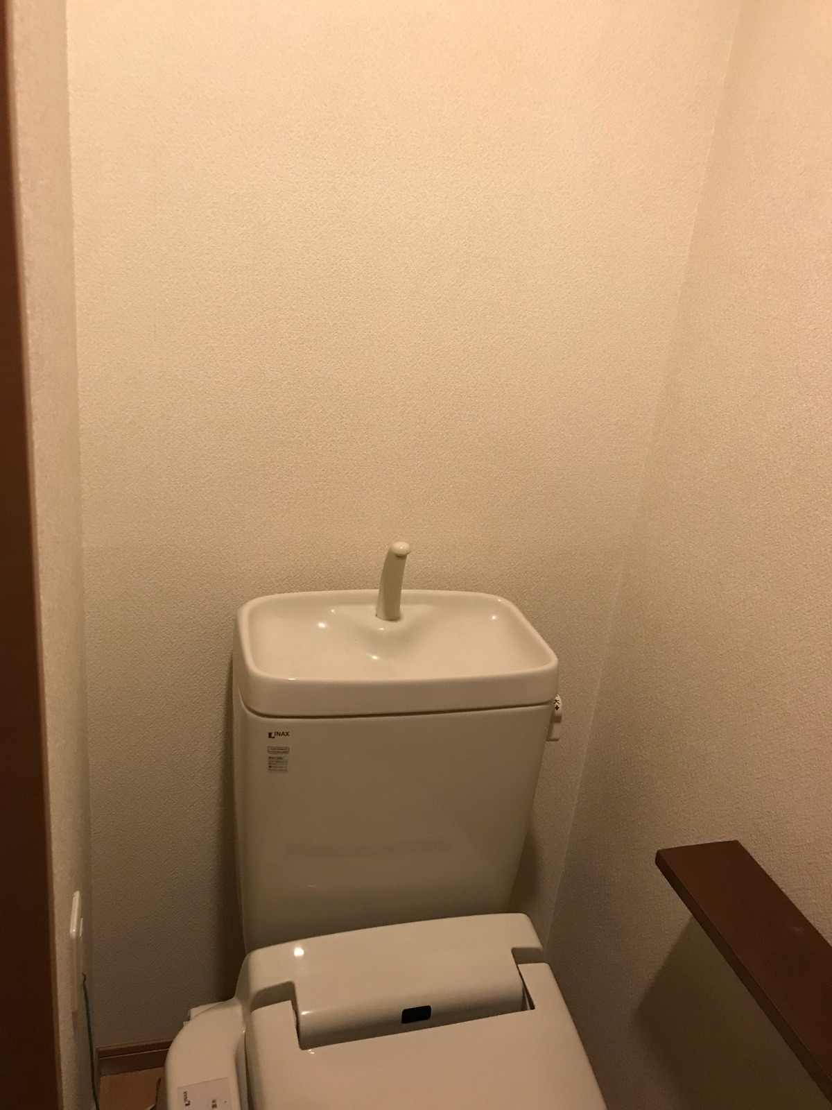 3重苦 暗く狭く収納ないトイレを模様替え ノープラン生活 3重苦 暗く狭く収納ないトイレを模様替え ノープラン生活