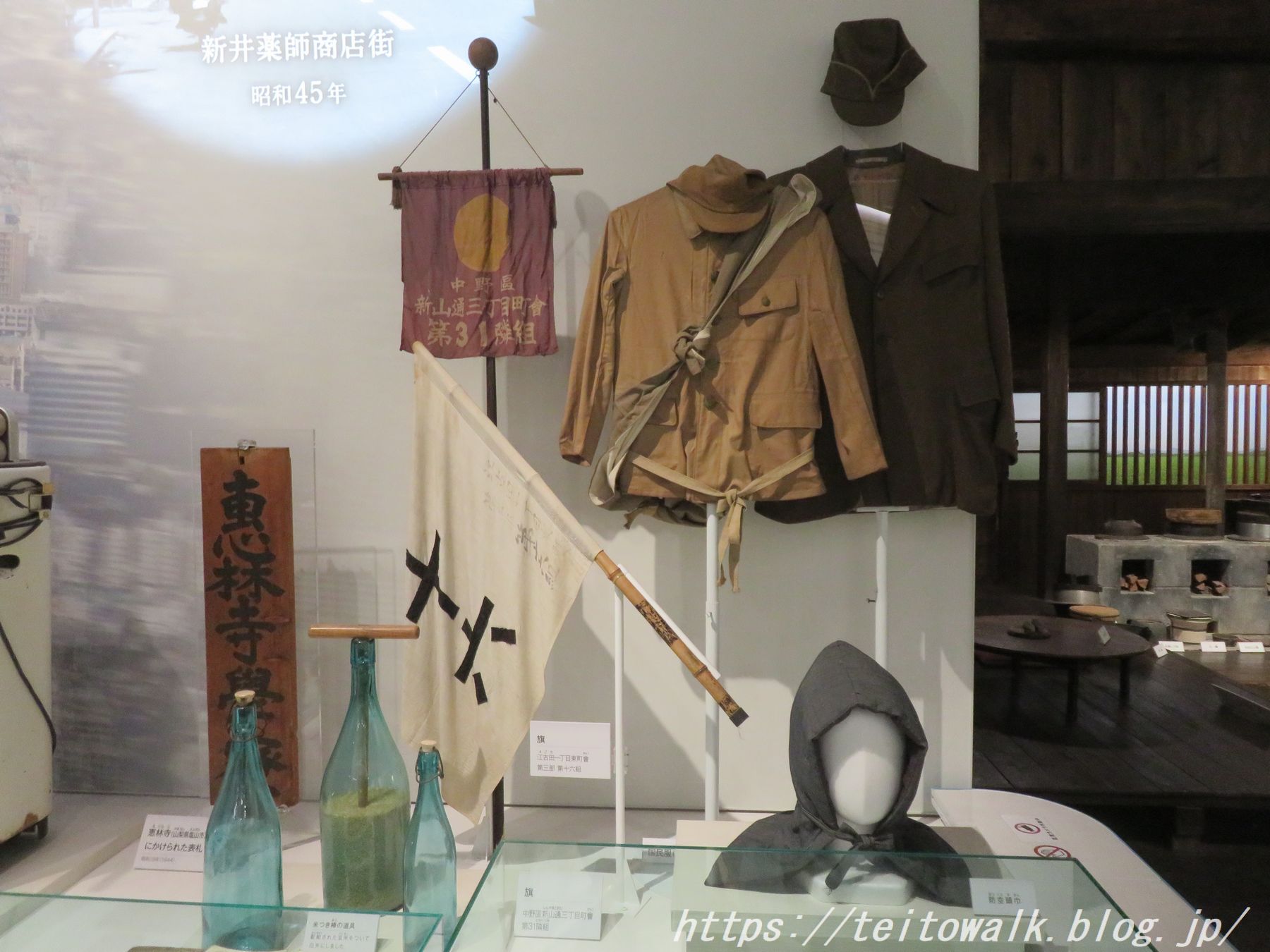 大戦の鏝絵を描いた防火水槽「中野区立歴史民俗資料館」 : 帝都を歩く