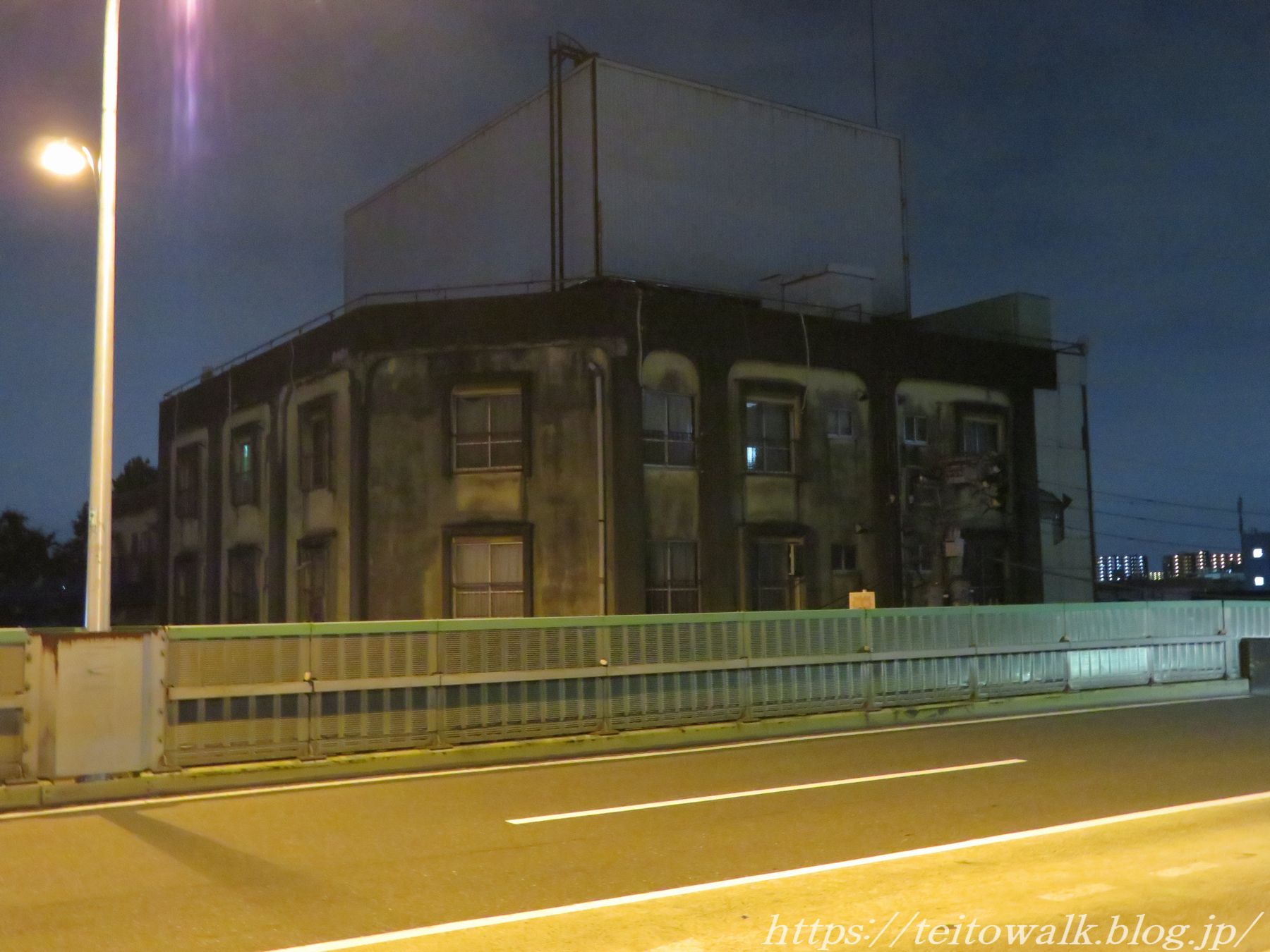 [心霊スポット？]空襲の焼失区域だった南詰「江北橋」 : 帝都を歩く